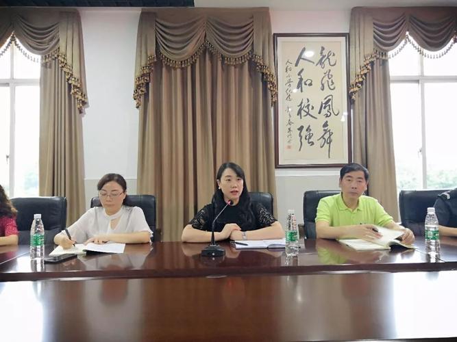 会议伊始,杨校长充分肯定了全体后勤人员为学校的发展,为师生服务作出